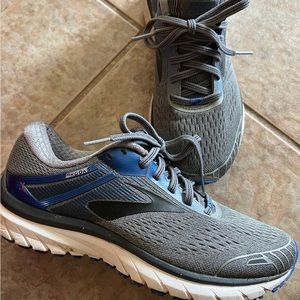 Brooks Adrenaline GTS 18 running shoe